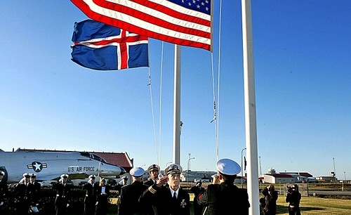 drapeaux islandais et américain