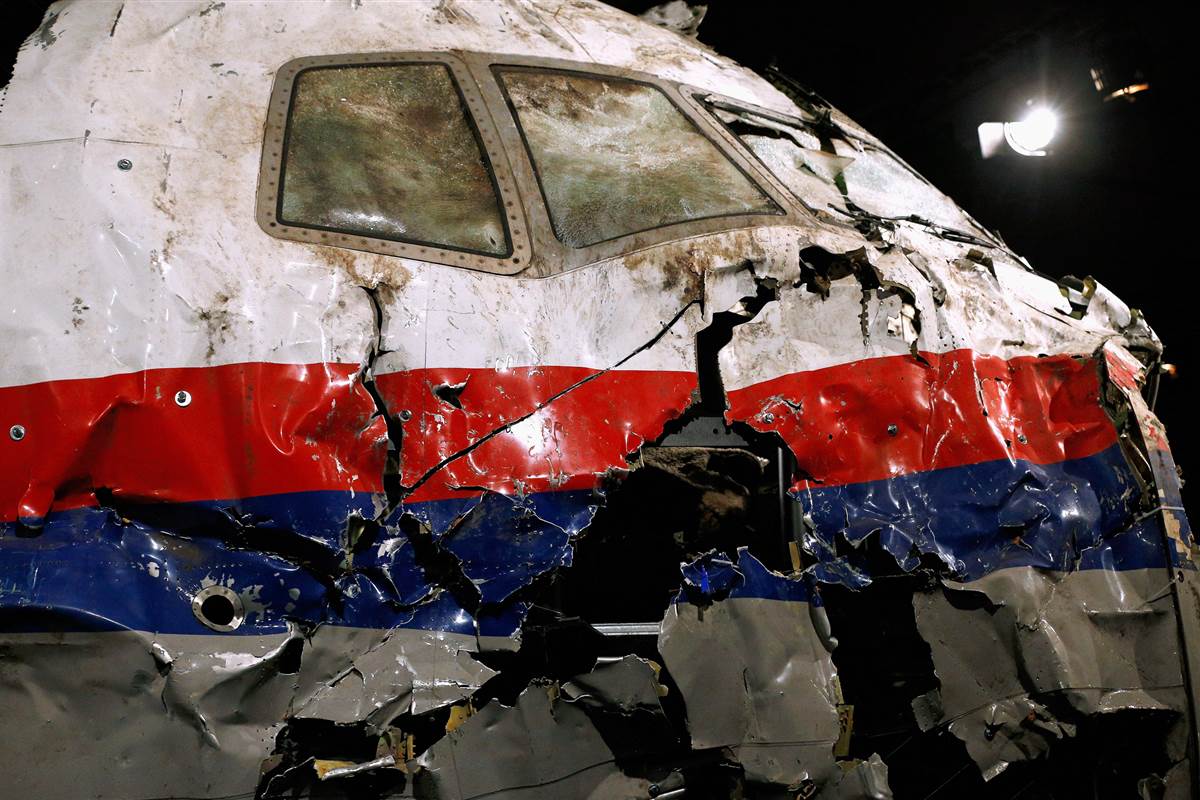 Débris du MH17 abattu en 2014